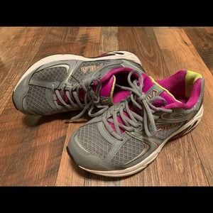 Women’s Fila shoes sz 7.5